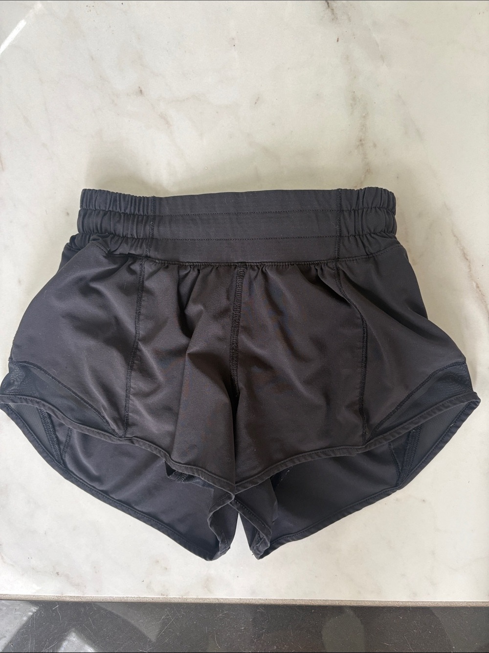 EUC Lululemon hotty hot shorts 2.5” black size 0